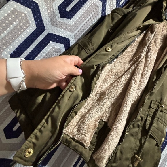 YMI vest sorry no hoodie size (M) - Picture 4 of 9